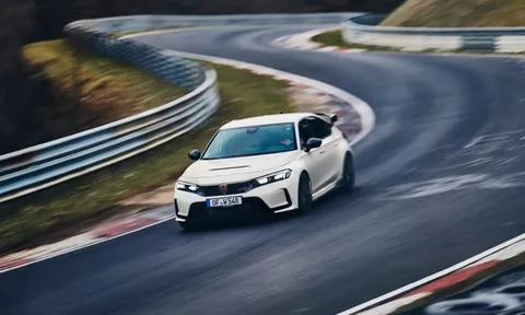Honda Civic Type R lập kỷ lục thời gian mới cho xe dẫn động cầu trước tại đường đua Nürburgring