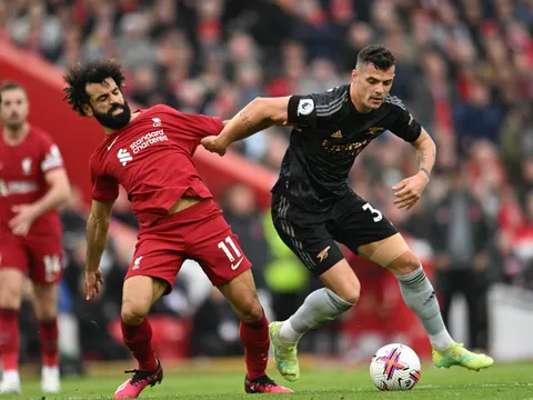 Đánh rơi chiến thắng tại Anfield, Arsenal đánh mất lợi thế đua vô địch với Man City