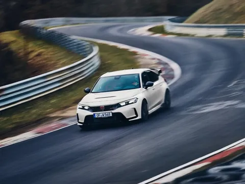 Honda Civic Type R lập kỷ lục thời gian mới cho xe dẫn động cầu trước tại đường đua Nürburgring