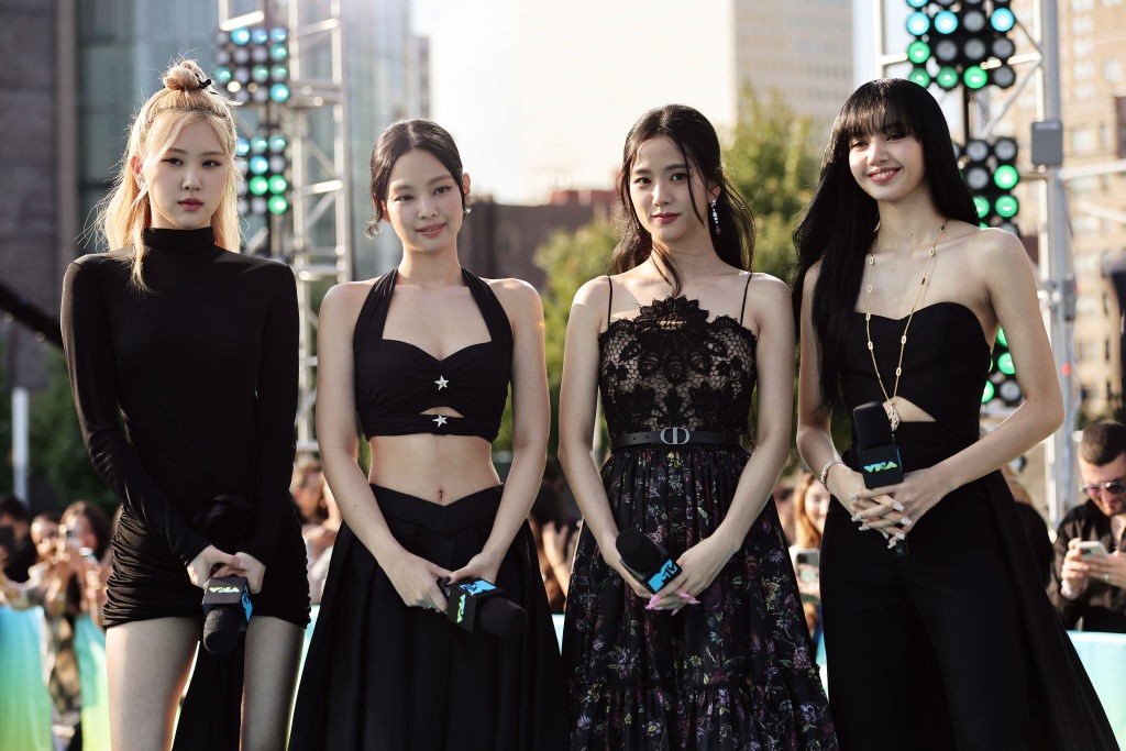 blackpink-3-1681030886.jpg