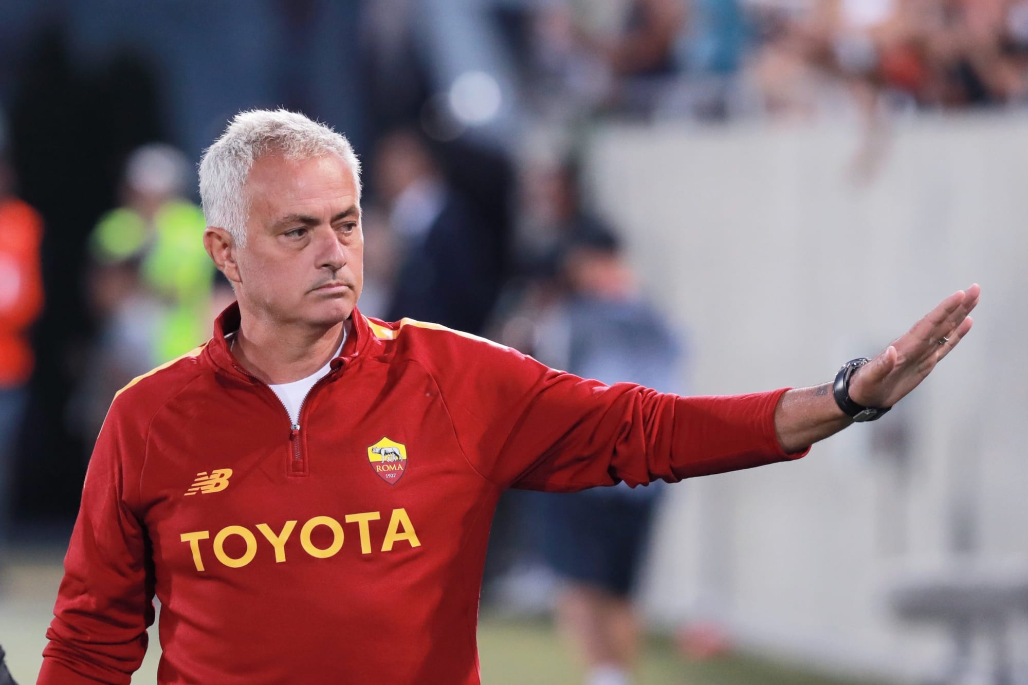 mourinho-roi-roma-1684986030.jpeg