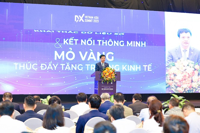 ong-nguyen-van-khoa-chu-tich-vinasa-tgd-fpt-phat-bieu-khai-mac-dx-summit-2023-1684981461.jpg