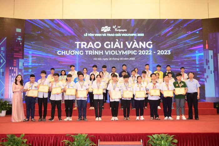 nam-hoc-2022-2023-co-21200-hoc-sinh-duoc-vinh-danh-trao-thuong-tai-san-choi-violympic-1685091784.JPG