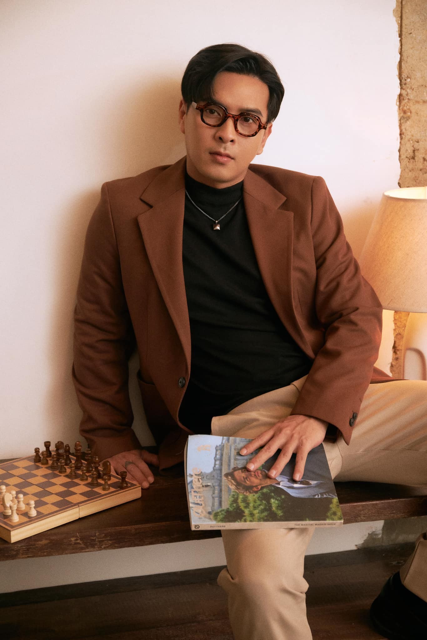 ho-quang-hieu-dang-khoanh-khac-vui-ve-ben-vo-sap-cuoi-cdm-day-tranh-cai-4-1685589613.jpg