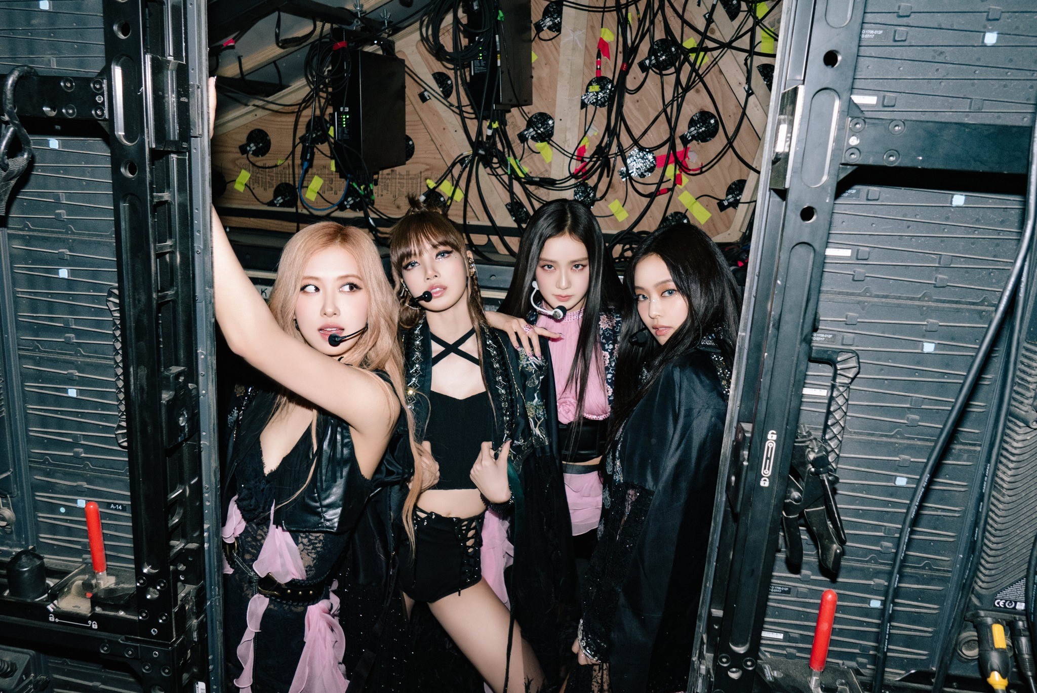 blackpink-vietnam-2-1688443990.jpg