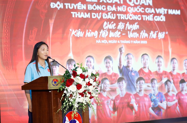 huynh-nhu-chia-se-xuc-dong-o-buoi-le-xuat-quan-du-world-cup-2023-cua-dt-nu-viet-nam-huynhnhuphatbieu1-1688447022-26-width740height488-1-1688454336.jpg