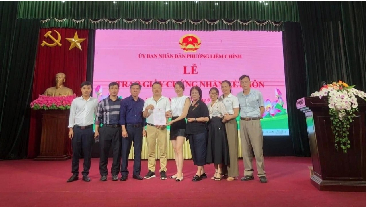 phuong-oanh-dang-ky-ket-hon-voi-shark-binh-tai-1688440519.jpg