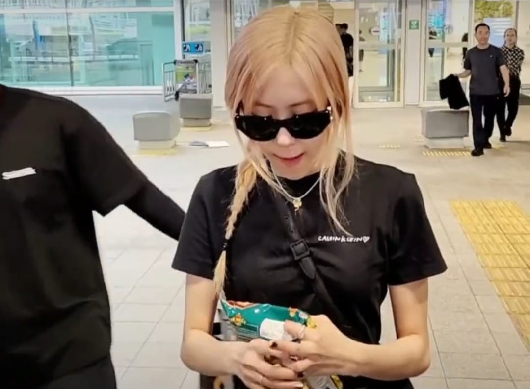 rose-blackpink-pho-bo-4-1688550558.jpg
