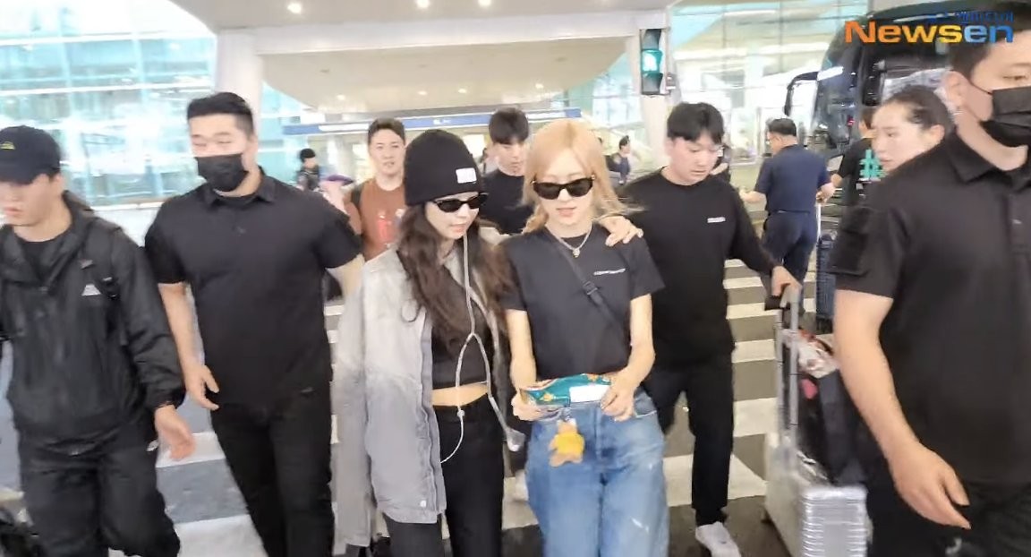 rose-blackpink-pho-bo-5-1688551055.jpg