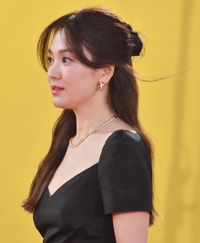 song-hye-kyo-17-1689782082.jpeg