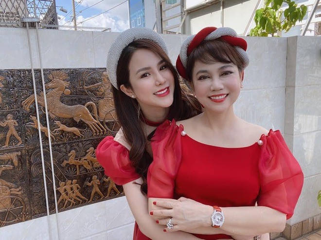 moi-quan-he-diep-lam-anh-va-me-c-1-1690257991.jpg