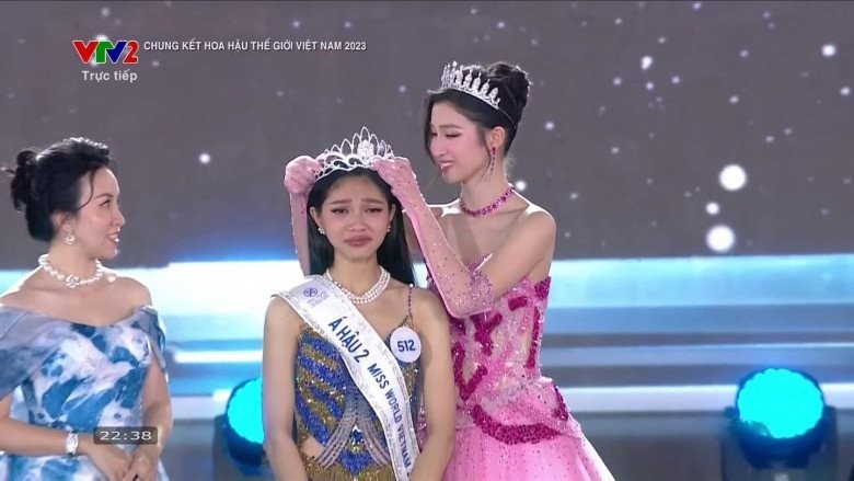 nhan-sac-a-hau-2-miss-world-viet-nam-gay-tranh-cai-khan-gia-nghi-van-362264585-607611538146510-6337629135982975502-n-1-1690048081-873-width780height439-1691033638.jpg