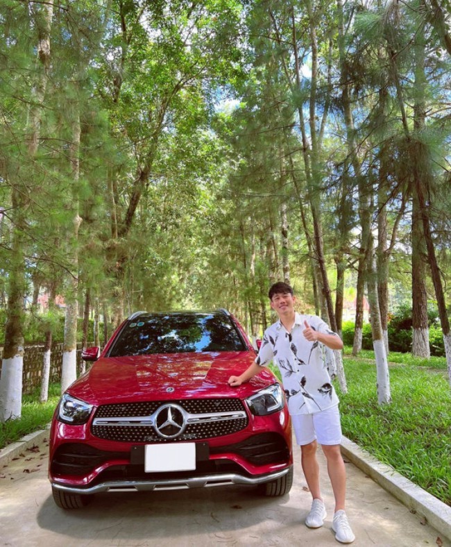 minh-vuong-khoe-xe-1691481010.jpg