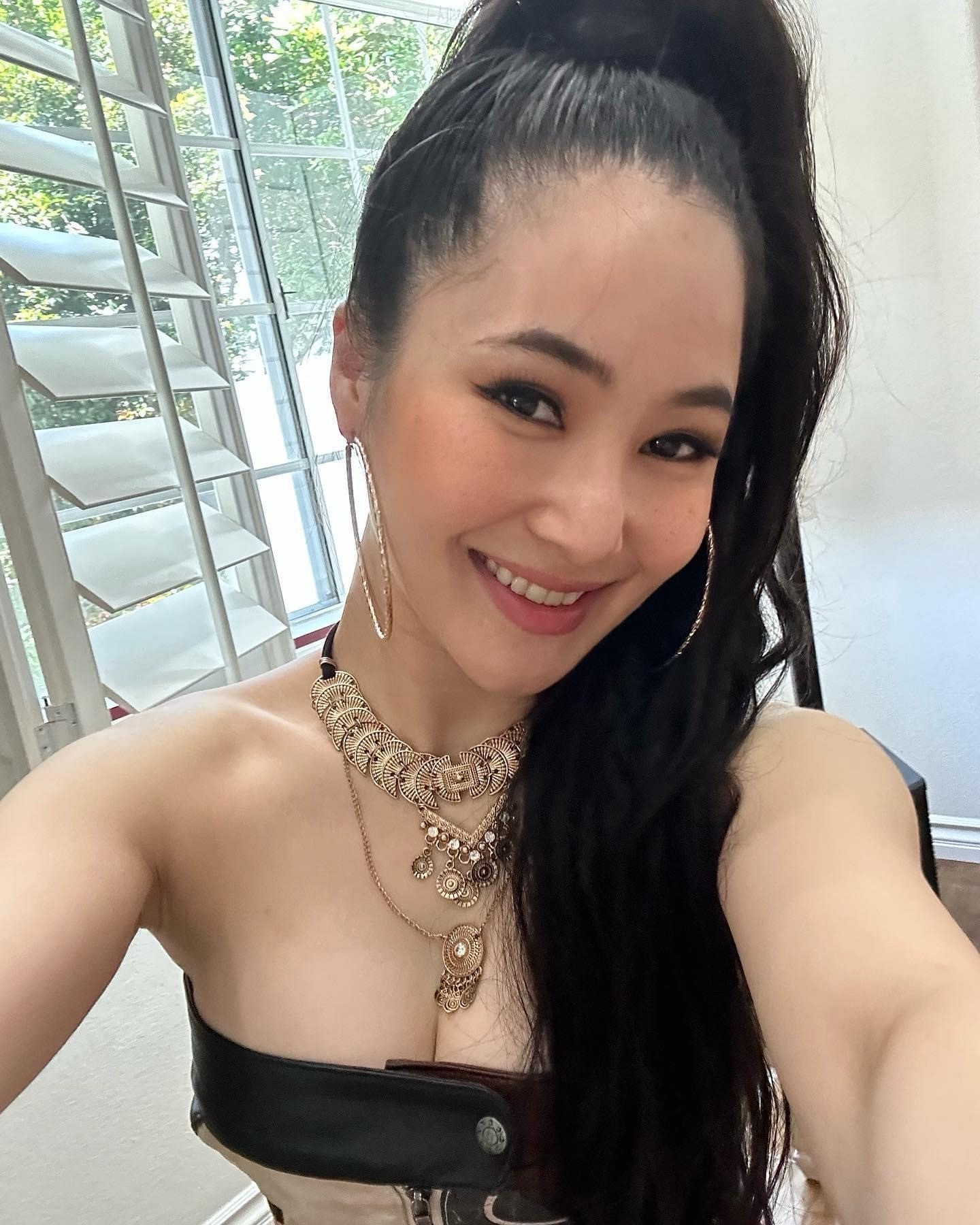 huong-tram-su-co-trang-phuc-3-1691574767.jpg