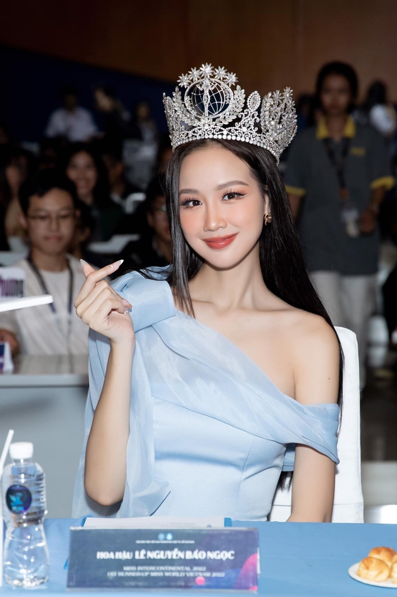 hoa-hau-bao-ngoc-20230512173027-1694578712.jpg