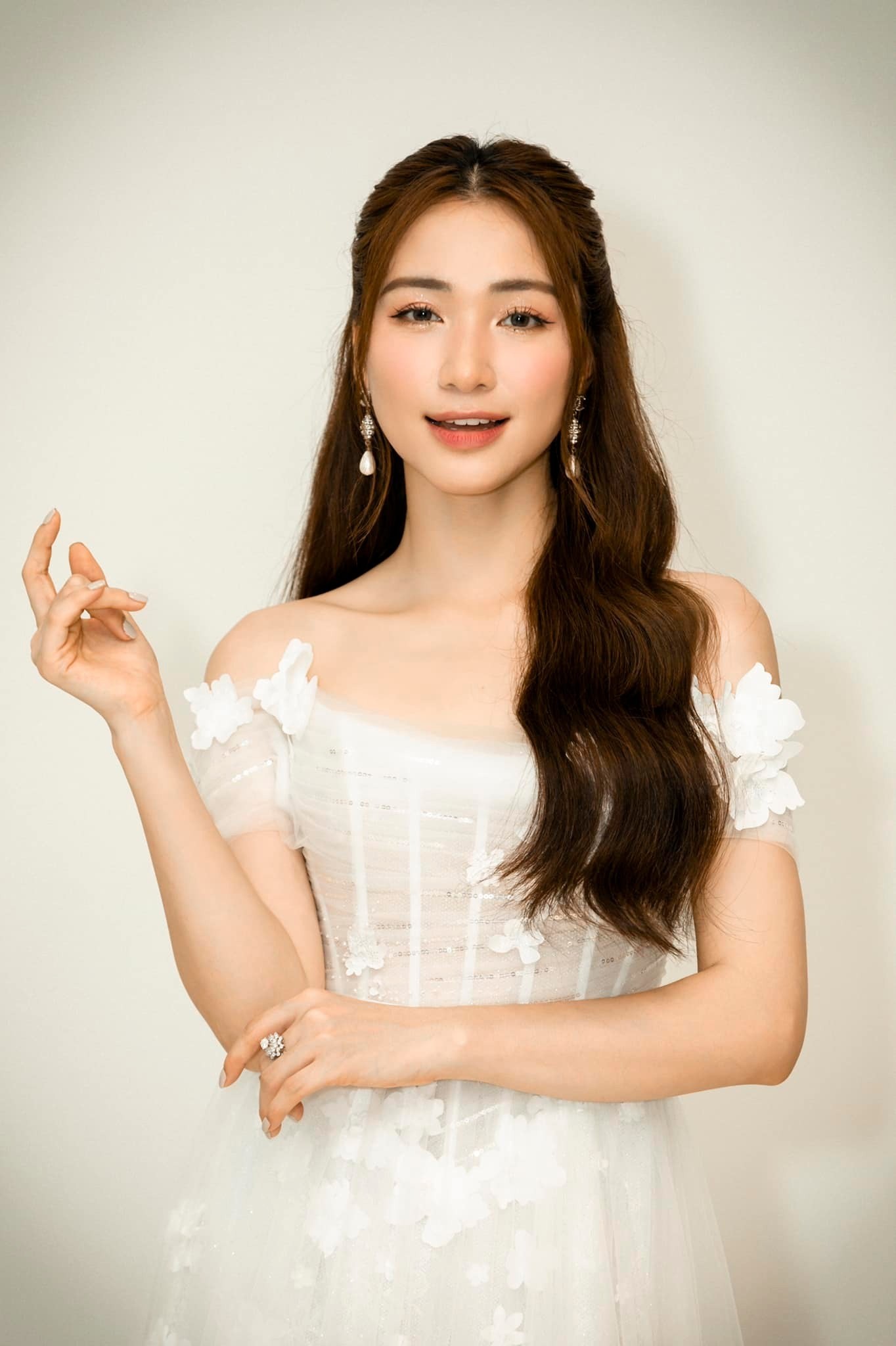 hoa-minzy-chuyen-khoan-300-trieu-1694764136.jpg