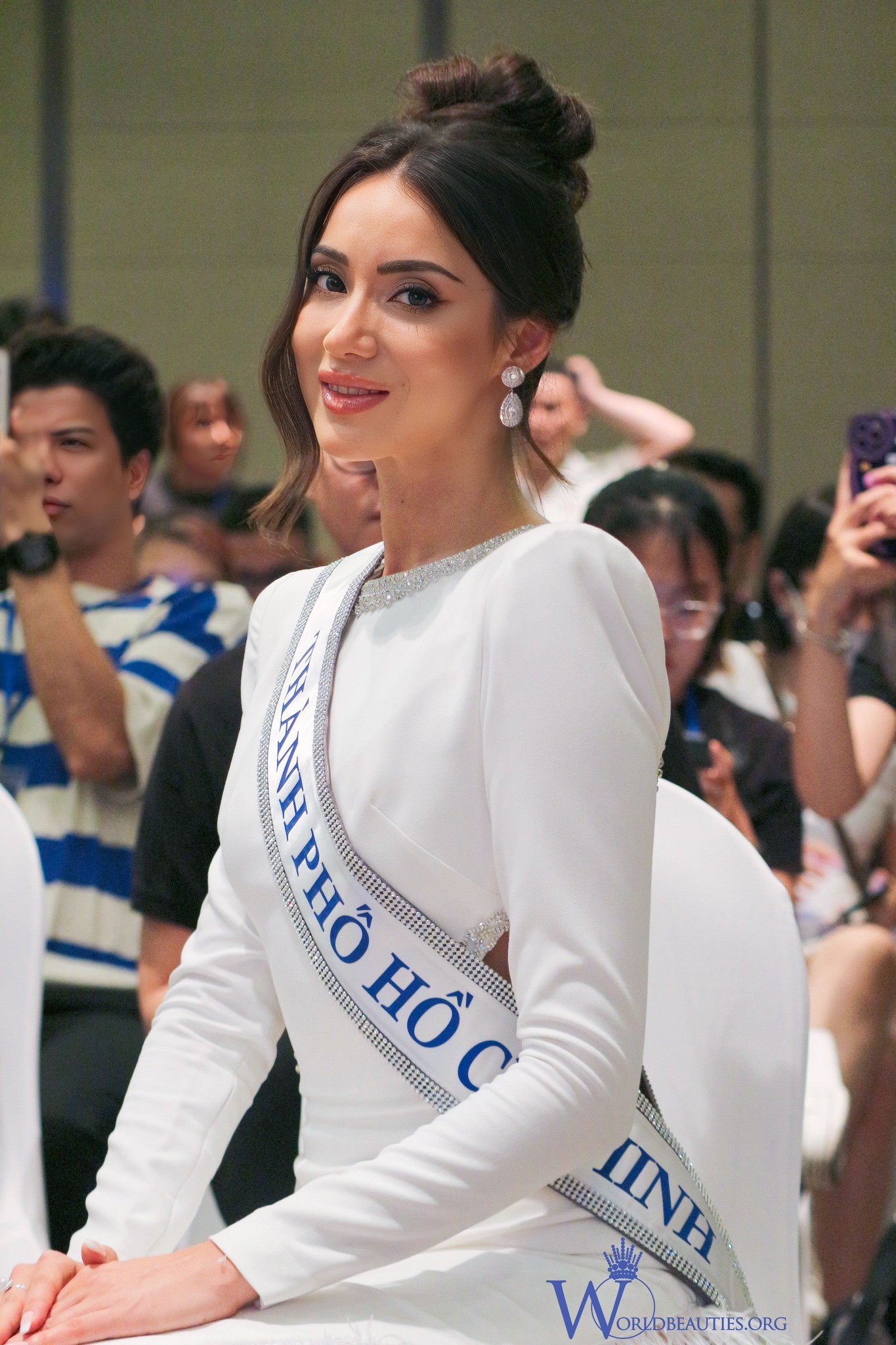 lydie-vu-can-quet-miss-universe-vietnam-2023-sac-voc-dinh-co-nao-1-1695098648.jpg