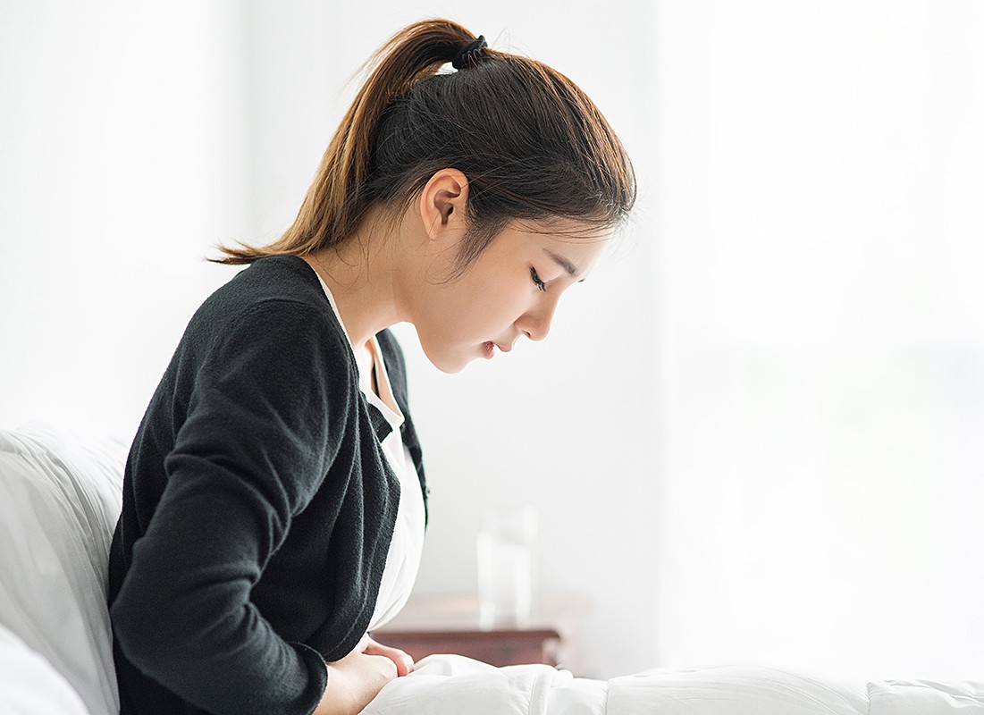 woman-sitting-bed-with-abdomin-1498-7638-1691284591-1697450156.jpg