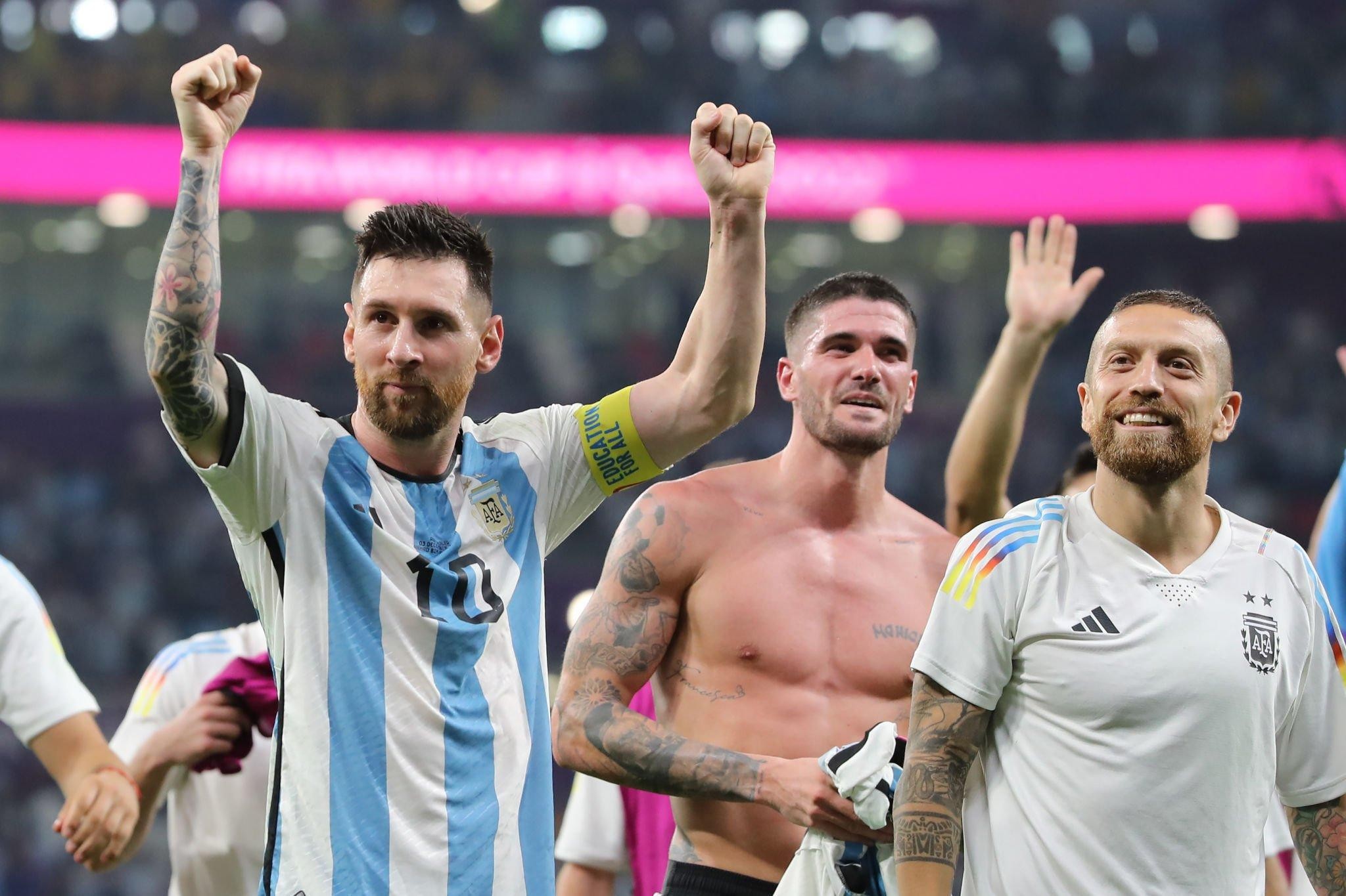 messi-argentina-papu-gomez-1697810213.jpg