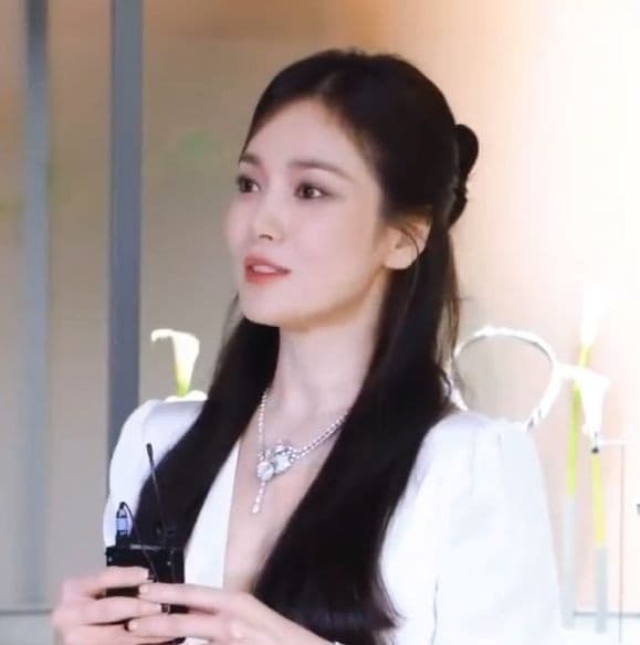 song-hye-kyo-4-1698661862.jpg