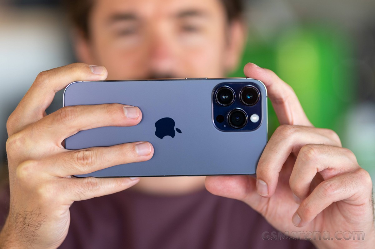 iphone-13-1701451622.jpg