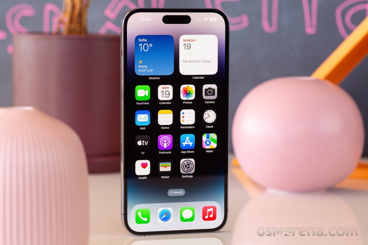 iphone-3-1701451621.jpg