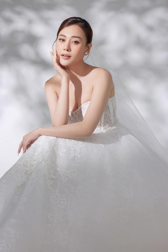 phuong-oanh-dien-vay-co-dau-2-ng-1701618741.jpg