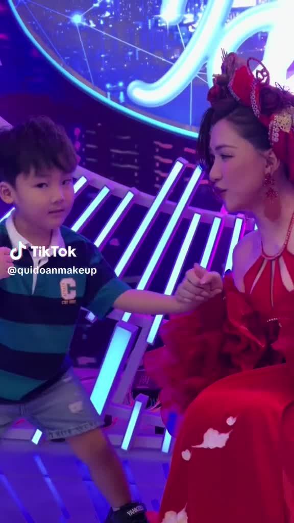 be-bo-do-sac-cung-hoa-minzy-tai-vietnam-idol-1695697762.mp4