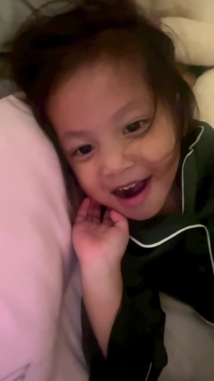 con-gai-ha-ho-don-tim-fan-khi-quyet-liet-the-hien-tinh-cam-voi-me-bang-cach-sieu-cung-1687253792.mp4