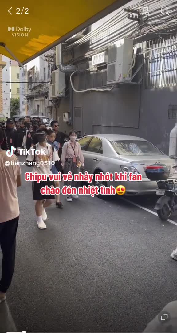 fan-trung-quoc-reo-ho-khi-chi-pu-xuat-hien-nu-ca-si-phan-ung-ra-sao-1689218568.mp4