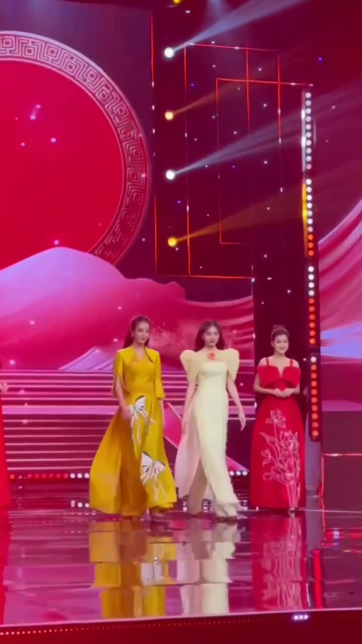 happy-new-year-2024-moi-ca-nha-xem-lai-chuong-trinh-giai-dieu-ngay-xuan-nhe-huynhminhkien-ahauminhkien-missworldvietnam-missworldvietnam2023-s-xem-them-1704087112.mp4