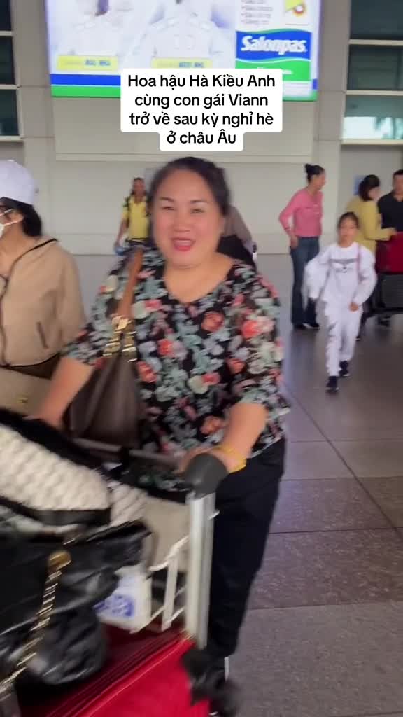 hh-ha-kieu-anh-san-bay-1689146652.mp4