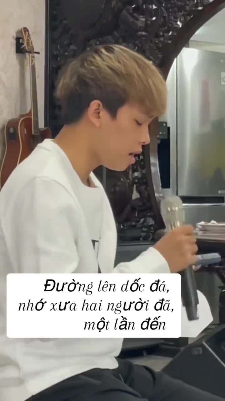 ho-van-cuong-duoc-khen-khi-hat-ca-khuc-noi-tieng-1688122626.mp4