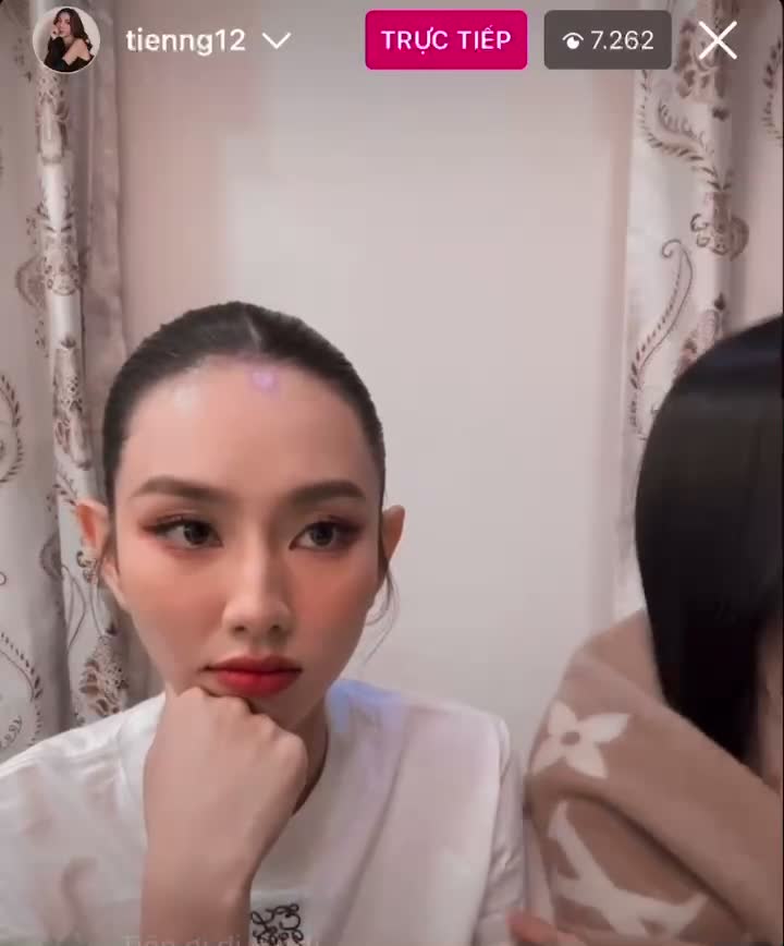 hoa-hau-thuy-tien-len-tieng-xin-loi-ve-lum-xum-voi-ong-nawat-1688348713.mp4