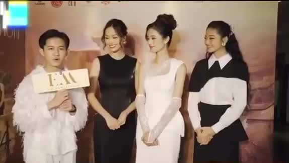 hoa-hau-y-nhi-lai-tro-thanh-tam-diem-voi-phat-ngon-gay-tranh-cai-tai-trien-lam-1691720911.mp4