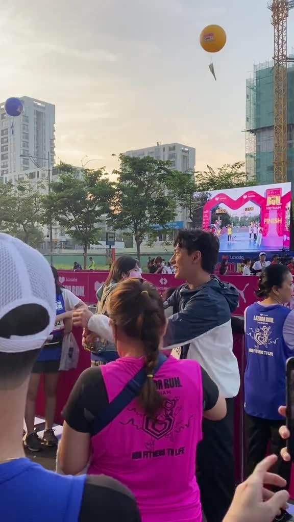 khong-can-ship-otp-nay-tu-real-qua-troi-ngot-ngao-roi-1682249240.mp4