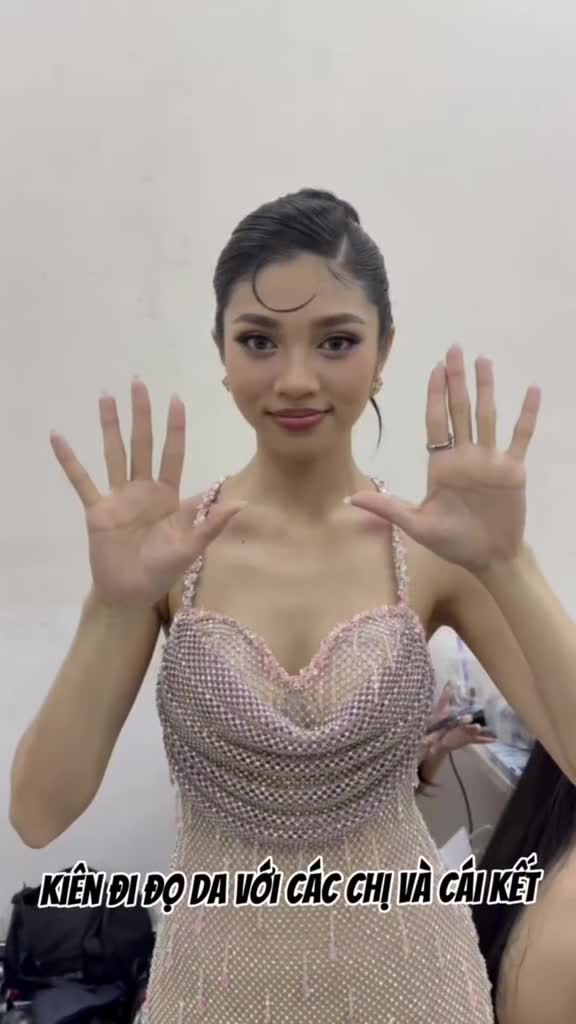 nhin-vay-thoi-chu-thiet-ra-toi-trang-nhat-huynhminhkien-1698483659.mp4