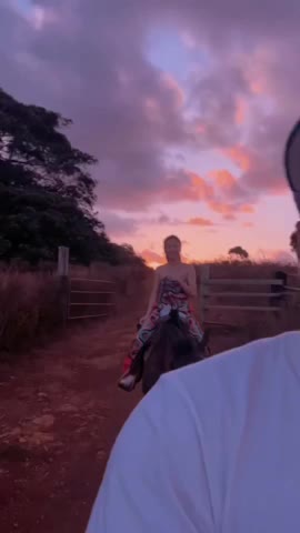 shark-binh-khoe-clip-cuoi-ngua-cung-phuong-oanh-ba-xa-khen-ngot-nhu-mia-1692518065.mp4