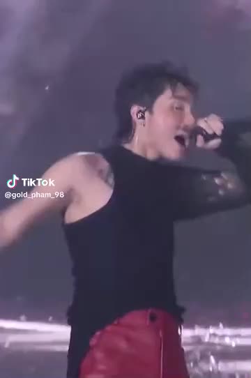 son-tung-gap-su-co-ve-nhac-1684895688.mp4