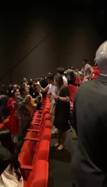 tran-thanh-tiep-tuc-roi-nuoc-mat-mot-nghe-si-gao-coi-chan-chinh-1697104426.mp4