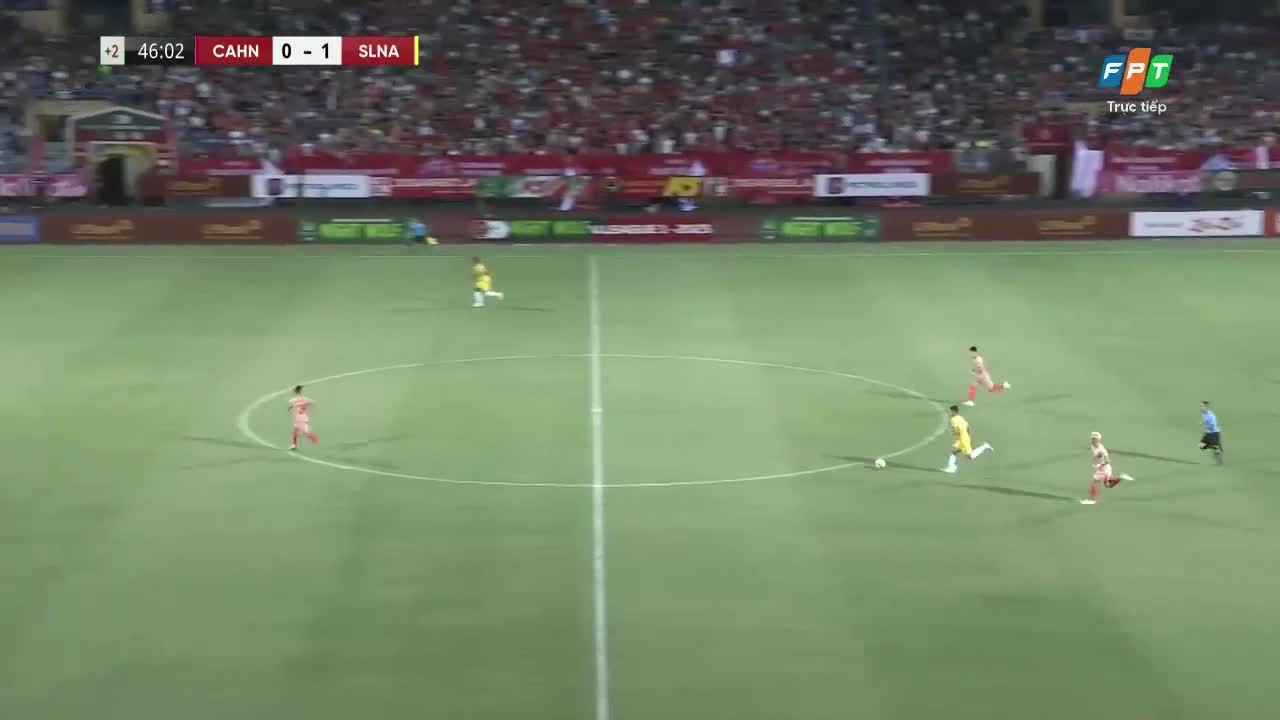 trong-tai-mac-sai-lam-clb-cong-an-ha-noi-thang-slna-1685112353.mp4
