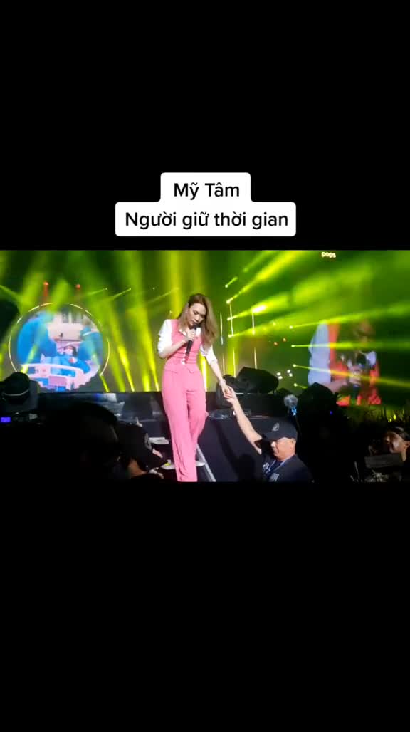 tung-yuki-ghi-diem-voi-hanh-dong-danh-cho-my-tam-trong-luc-hat-1682318589.mp4