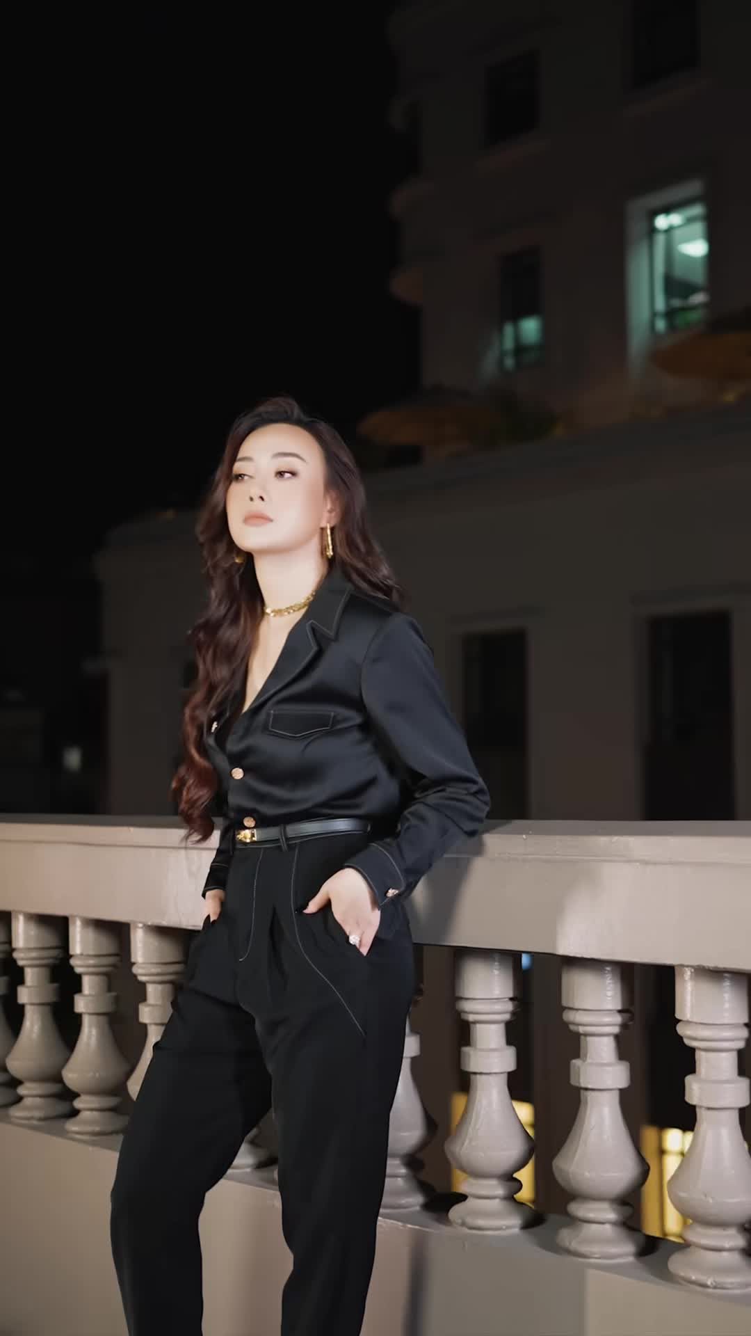 vai-da-ngan-thi-cho-lai-con-ko-co-cat-xe-1689159667.mp4