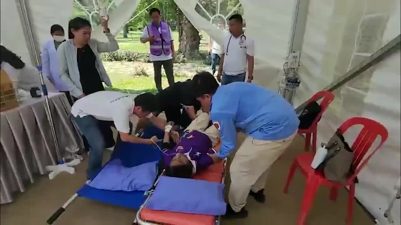 vdv-viet-nam-bi-soc-nhiet-tinh-nguyen-vien-ngat-xiu-vi-nang-nhu-do-lua-o-sea-games-1683363370.mp4