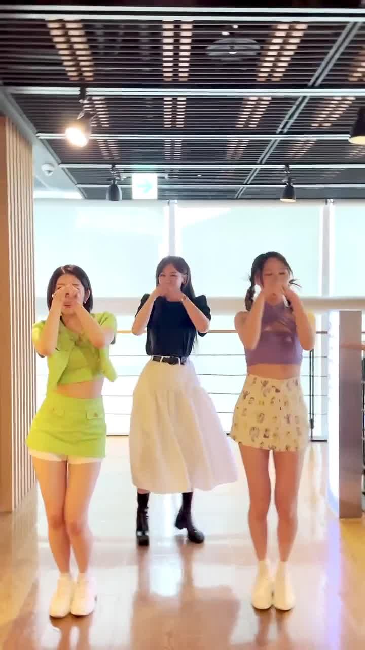 wwwtiktokcom-media-cung-challenge-dreamnote-hihi-nhom-idol-moi-hq-ah-gap-tai-mnet-hariwon-1683617169.mp4