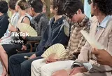 Nắng nóng kỷ lục ở Paris: Quạt trở thành "phụ kiện" nổi bật tại show Dior