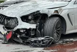 Clip: Camera ghi lại cảnh người đàn ông cãi nhau với vợ rồi lái xe Mercedes lao xe vào hàng loạt phương tiện