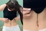 Clip: Vén áo để chụp ảnh, cô gái hoảng loạn khi phát hiện con vật hút máu đang bám trên cơ thể