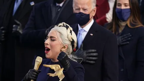 Lady Gaga hát vang quốc ca Mỹ tại lễ nhậm chức Tổng thống của Joe Biden