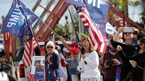 Cận cảnh gia đình ông Trump đến Florida trong sự chào đón nồng nhiệt